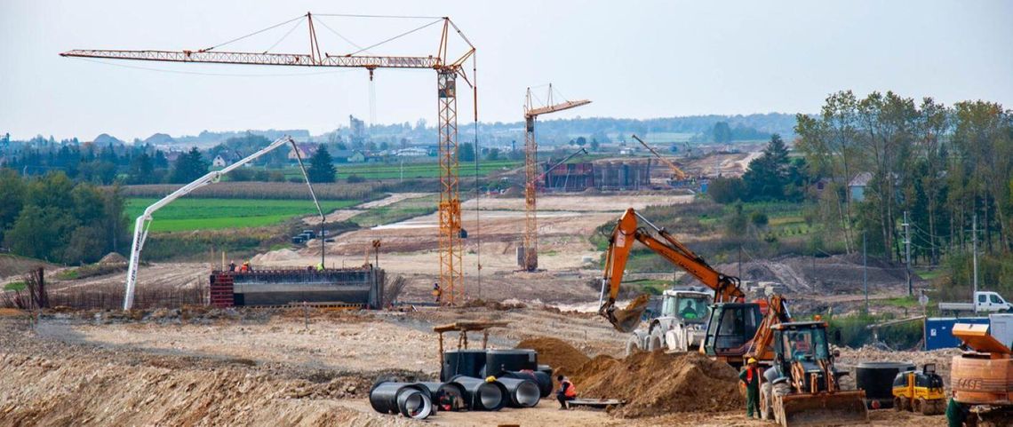 Rusza przetarg na zaprojektowanie i budowę brakującego odcinka S17 Budowa drogi ekspresowej między węzłem Piaski Wschód a granicą z Ukrainą w Hrebennem jest podzielona na dziewięć odcinków o łącznej długości 115 km.