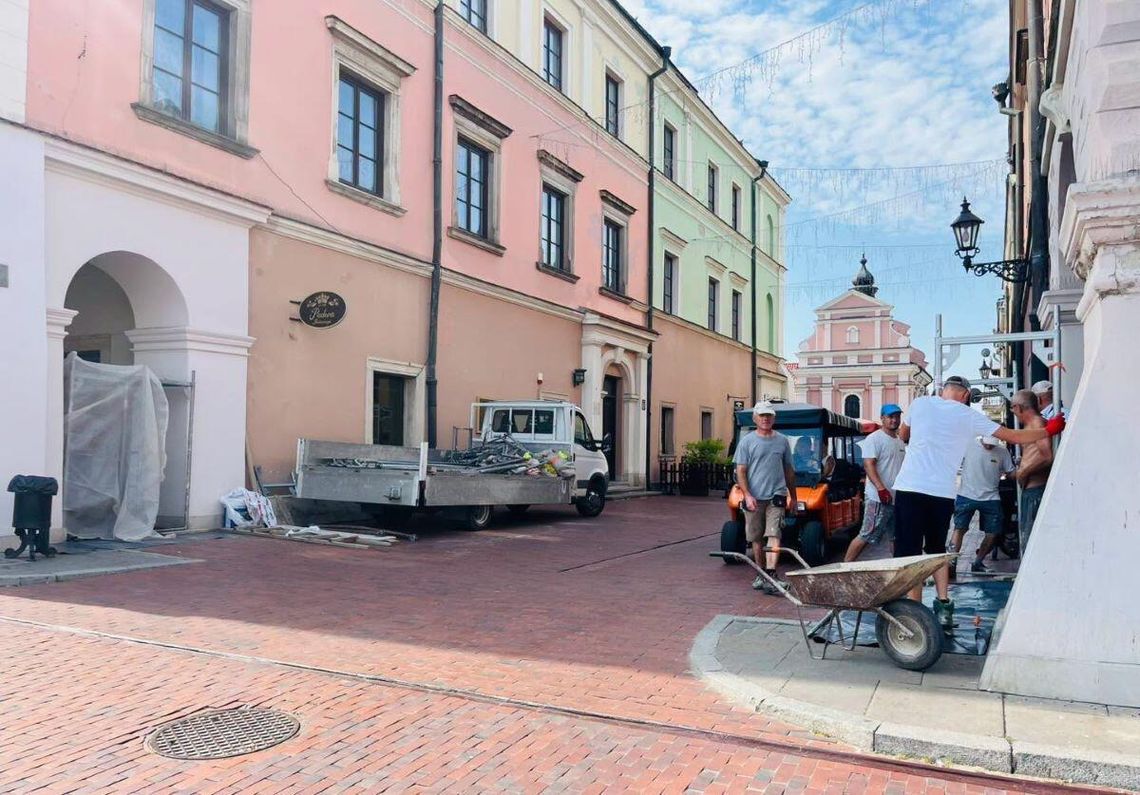 Ruszył remont podcieni na Starym Mieście w Zamościu. Prace kosztują 2,5 miliona złotych Prace remontowe na podcieniach na Starym Mieście w Zamościu.