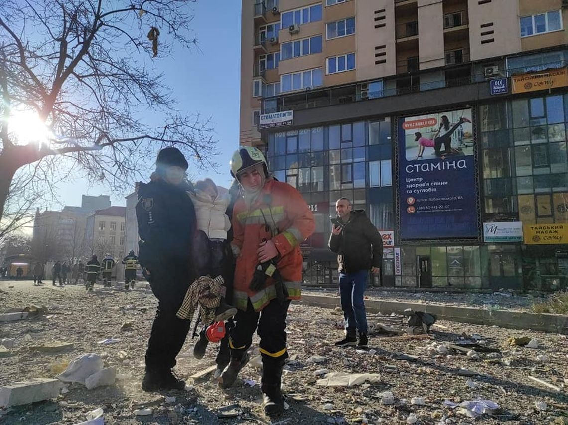 Są na miejscu każdego wybuchu i pokazują światu zniszczenia w Ukrainie [ZDJĘCIA]