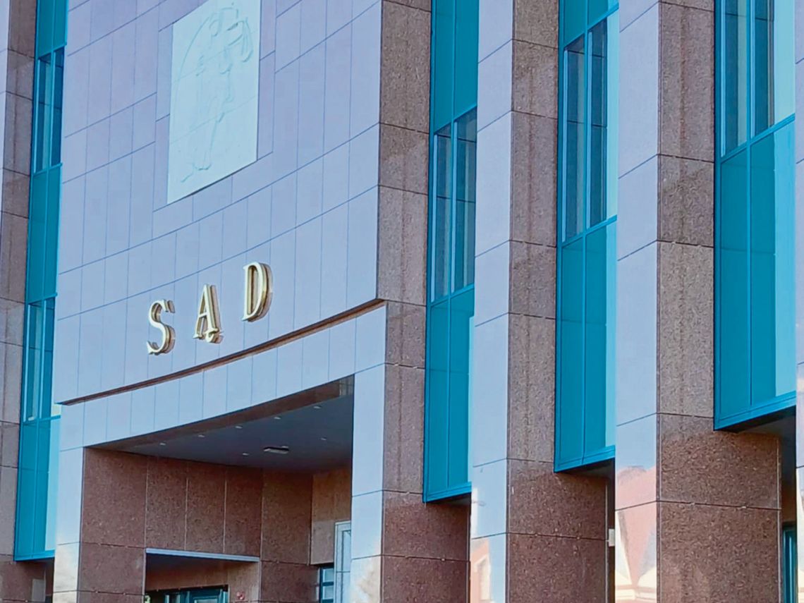 Sąd Okręgowy w Zamościu ma nowego prezesa. Bez szefów dalej są sądy rejonowe w Zamościu, Tomaszowie, Hrubieszowie Sędzia Arkadiusz Mrowiec zastąpił na stanowisku prezesa Sądu Okręgowego w Zamościu Mirosława Baranowskiego.