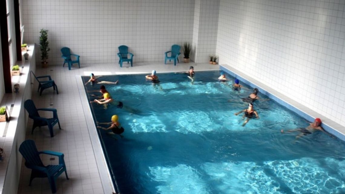 Sanatoria z wolnymi miejscami. Blokują je „niedojazdy”. NFZ rozkłada ręce Nie brakuje chętnych na leczenie sanatoryjne. A mimo to coraz więcej miejsc w sanatoriach i szpitalach uzdrowiskowych jest niewykorzystana.