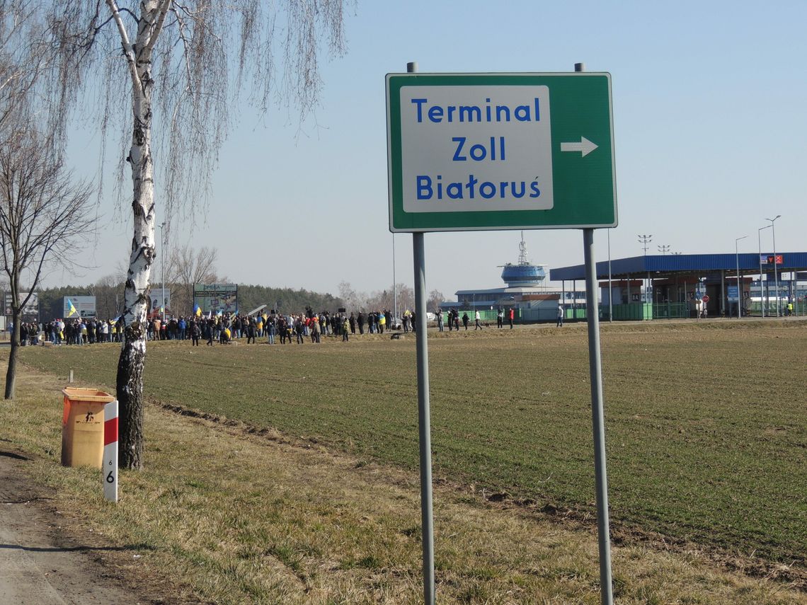 Sankcje omijali dzięki celniczce? Śledczy zatrzymali sześć osób Do nielegalnego wywozu towarów miało dochodzić na przejściu granicznym w Kukurykach.