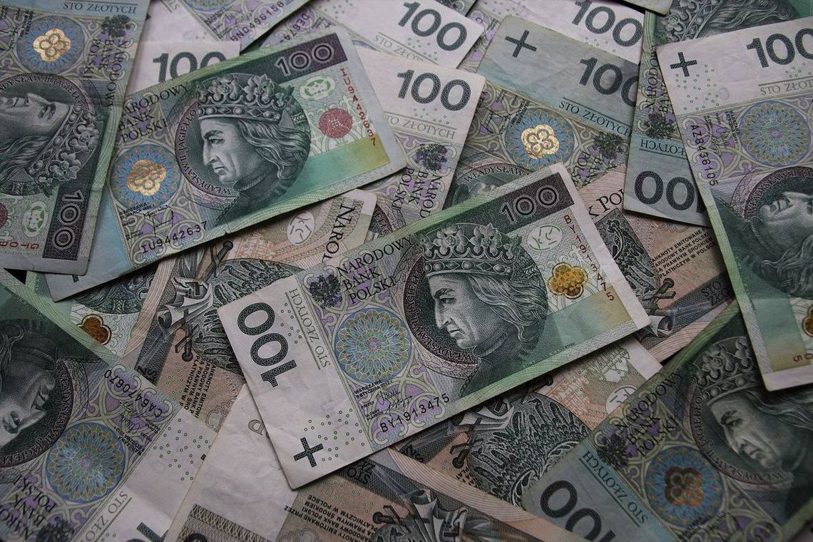 Seniorka z Zamościa straciła 25 tysięcy złotych. Oszustka obiecała jej pomoc z 14. emeryturą