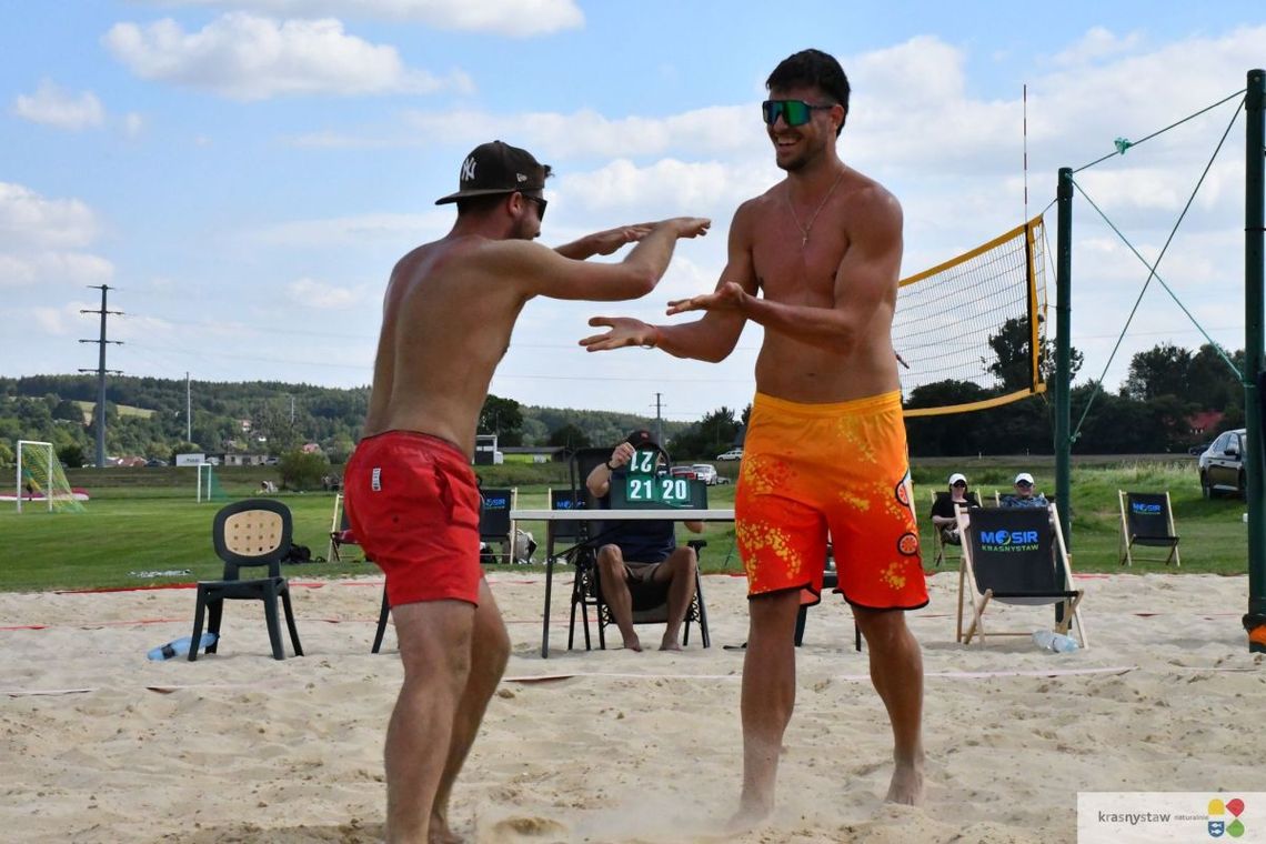 Na boiskach MOSiR rozegrano Chmielakowy Turniej Plażowej Piłki Siatkowej o Puchar Burmistrza Krasnegostawu.