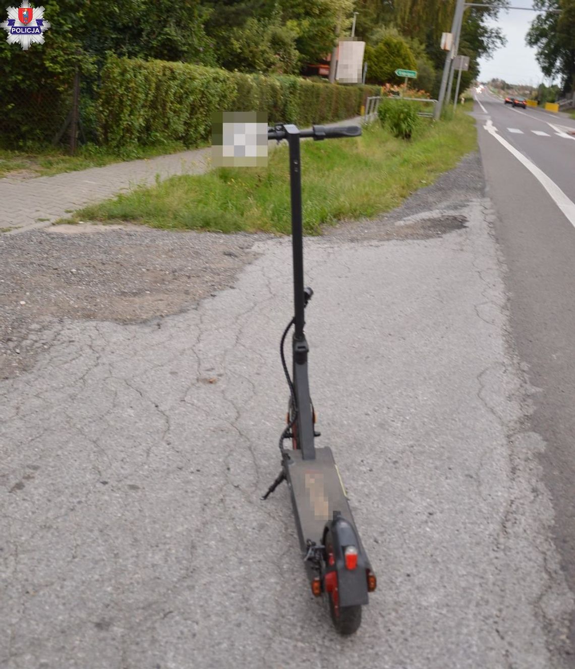 W Sitańcu 9-latek jadąc chodnikiem hulajnogą elektryczną, uderzył w bok wyjeżdżającego z posesji samochodu.