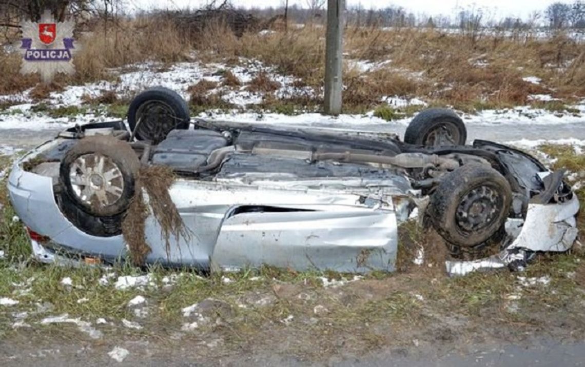 Sitaniec: Auto w rowie. Cztery osoby pijane, nikt nie przyznaje się do kierowania