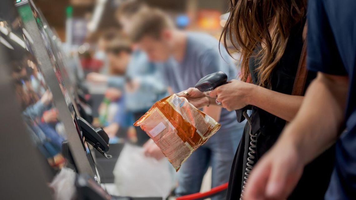 Mniejsze sklepy nie wytrzymują konkurencji z dyskontami, marketami i handlem internetowym.