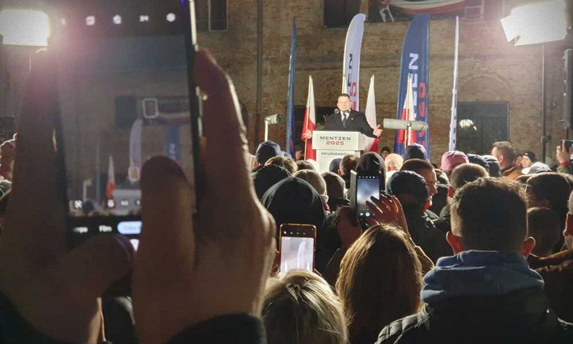 Sławomir Mentzen na wiecu wyborczym w Hrubieszowie.