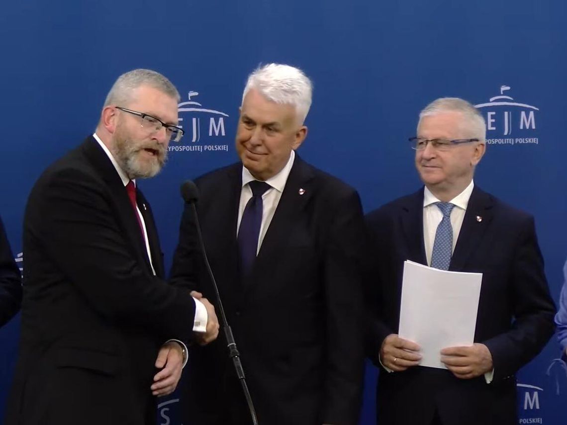 Zamojski poseł Sławomir Zawiślak, który od 20 lat nieprzerwanie zasiada w Sejmie z listy Prawa i Sprawiedliwości, dołączył do koła poselskiego i partii Konfederacja Korony Polskiej Grzegorza Brauna.