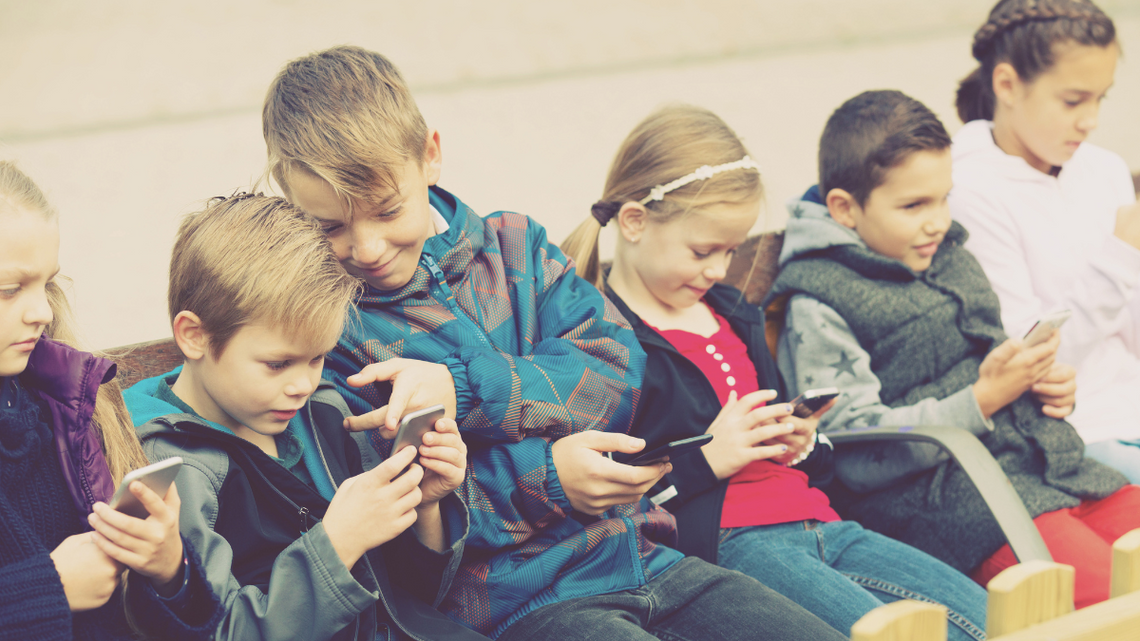 Ministerstwo Edukacji Narodowej pracuje nad ustawą , która zakłada, że szkoła określa w statucie zasady korzystania ze smartfonów.