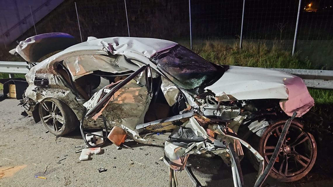 Śmiertelny wypadek na obwodnicy Tomaszowa. Nie żyje 35-letni kierowca BMW Do tragicznego w skutkach wypadku drogowego doszło dzisiejszej nocy na DK-17 na wysokości miejscowości Łaszczówka.