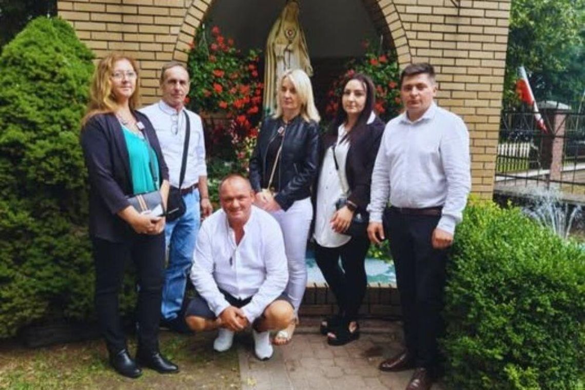 Na pielgrzymce do Matki Bożej Szkaplerznej gm. Krynice reprezentowała liczna delegacja: sekretarz Gminy Marcin Kurzępa oraz sołtysi: Joanna Skrzyńska (Polanówka), Paulina Matuszak (Majdan Krynicki), Adam Grzyb (Huta Dzierążyńska), Urszula Rycak (Zwiartów) i Sławomir Podoba (Zwiartów-Kolonia).