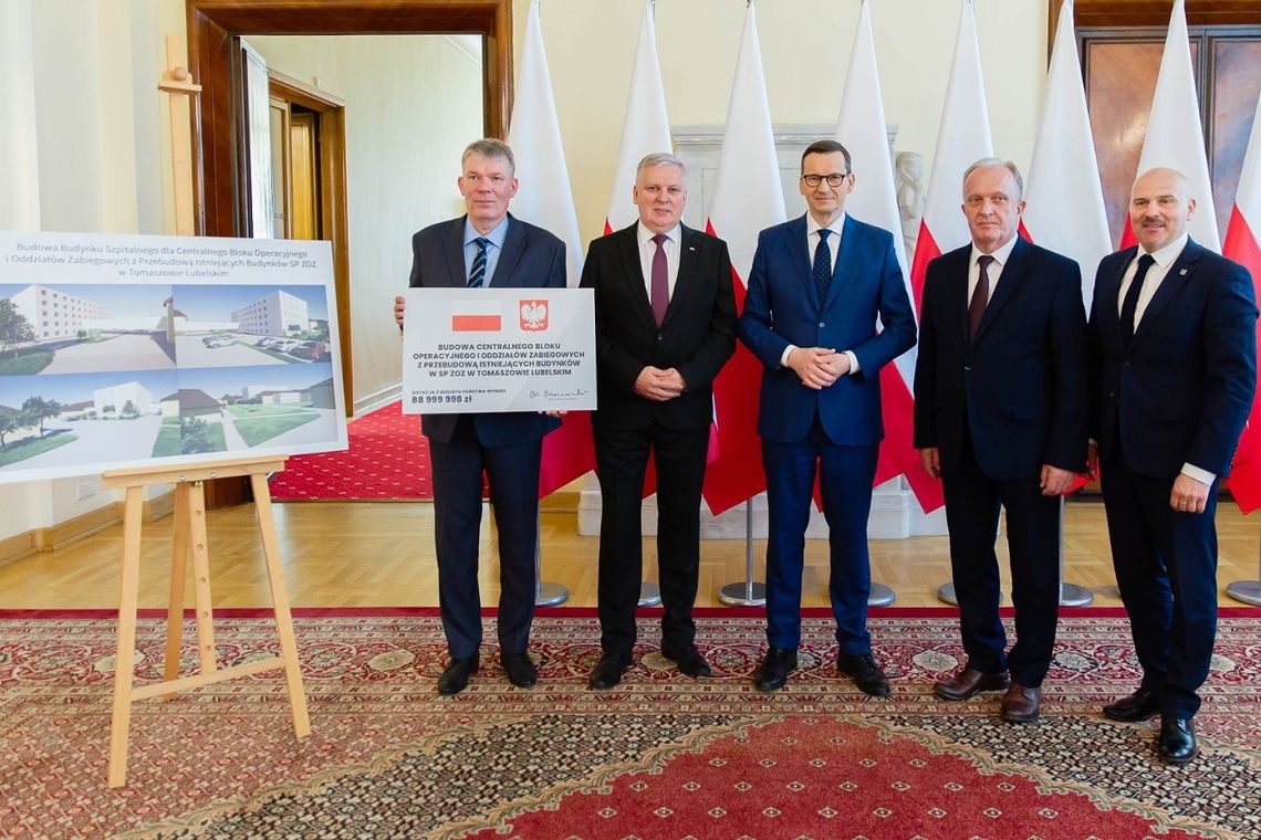 12 maja w kancelarii premiera starosta tomaszowski odebrał promesę na 89 mln zł na inwestycję przy szpitalu powiatowym w Tomaszowie Lubelskim.