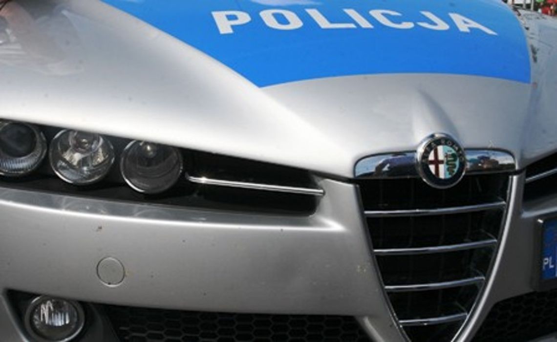 - Wczoraj po południu, 11 sierpnia, dyżurny bialskiej komendy został powiadomiony o wypadku do jakiego doszło na jednej z posesji na terenie miasta. Ze wstępnych ustaleń funkcjonariuszy wynika, że 45-latek, który wszedł na dach w celu montażu anteny stracił równowagę. Spadł w wysokości kilku metrów