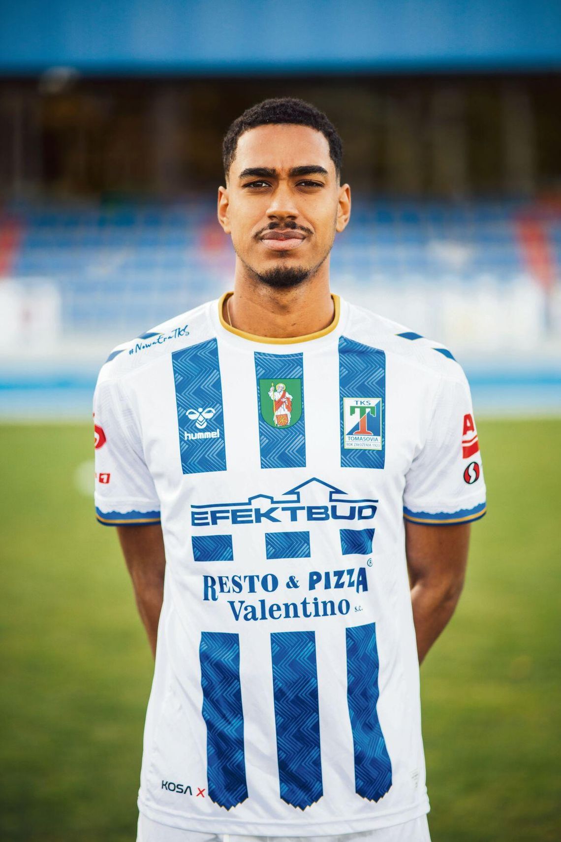 W czwartoligowych rozgrywkach środkowy obrońca Desmond Williams zdobył jedną bramkę dla Tomasovii Tomaszów Lubelski. W sobotnim sparingu z Sokołem Nisko w Suścu pierwszy znalazł się na liście strzelców goli. Fot. Przemysław Wawryca Fotografia