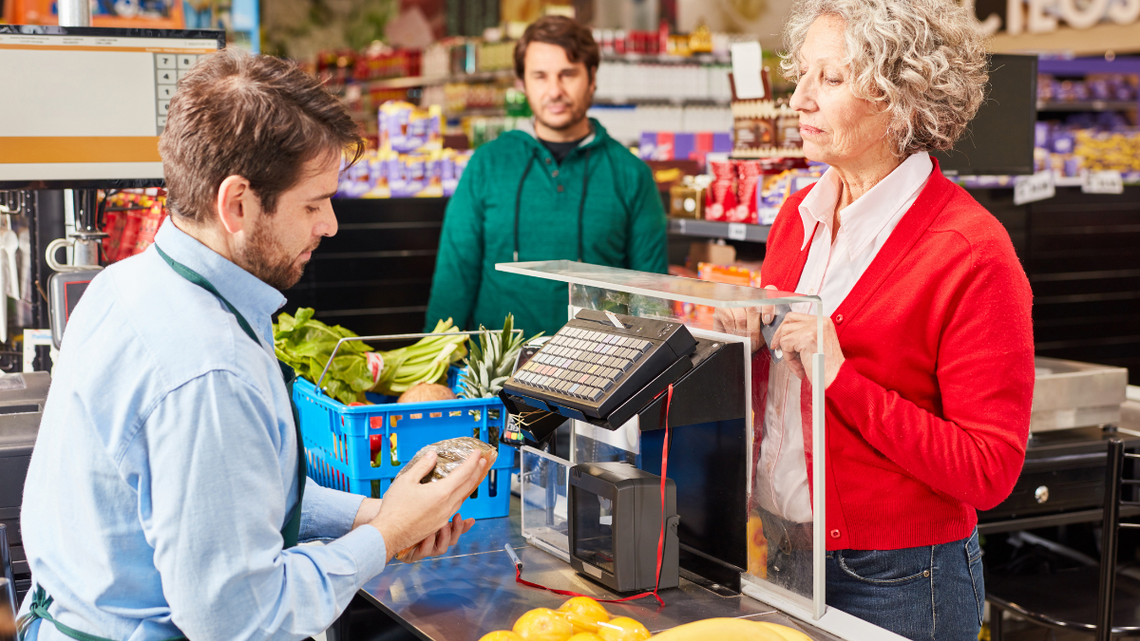 Sprzedawcy pod lupą kontrolerów. Mandaty poszły w miliony złotych Krajowa Administracja Skarbowa (KAS) podsumowała kontrole przeprowadzone w pierwszej połowie 2025 r.