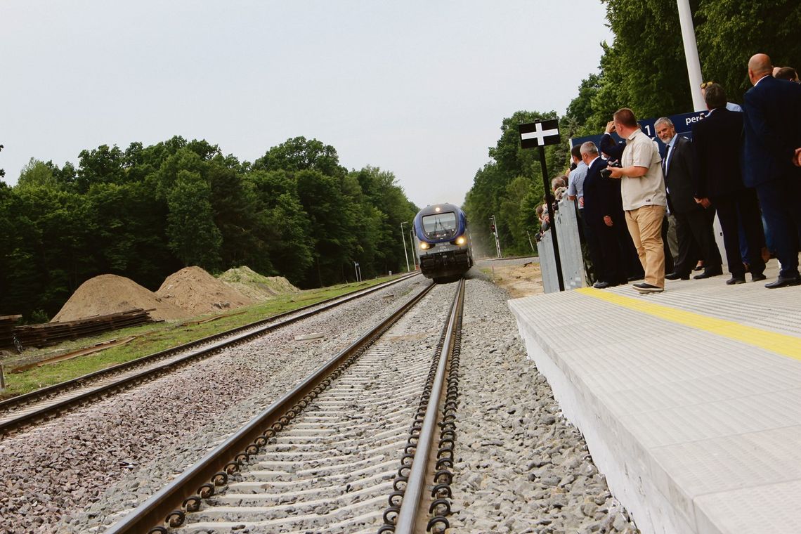 Pierwszy pociąg po reaktywacji stacji Radzyń Podlaski w Bedlnie Radzyńskim, wjechał na peron w 2017 roku.
