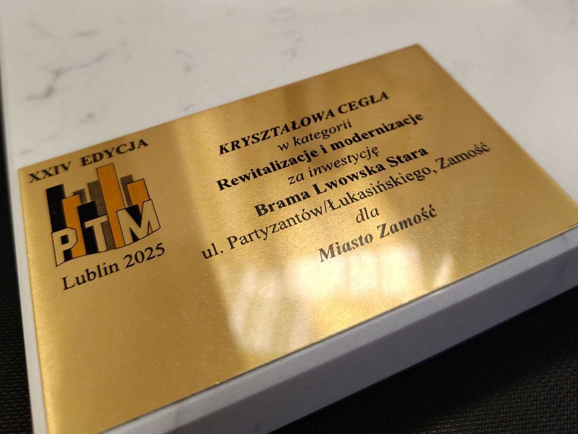 Stara Brama Lwowska w Zamościu otrzymała Kryształową Cegłę! Pokonała inwestycje w części Polski i w Ukrainie Stara Brama Lwowska w Zamościu otrzymała Kryształową Cegłę w kategorii „Rewitalizacje i Modernizacje”.