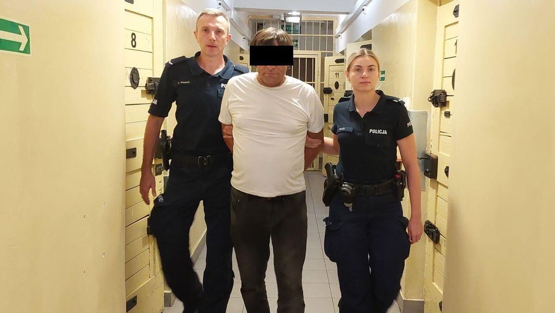 Grożąc nożem swojej 88-letniej teściowej, zmusił ją do wydania ponad 2 tysięcy złotych.