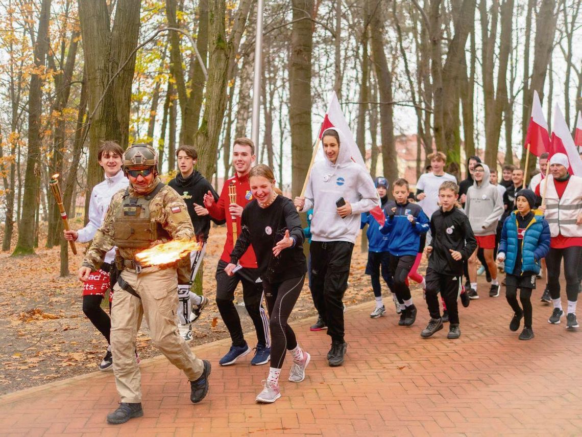 Na czele Biegu Niepodległości biegł prezes Jarosław Korzeń. Oddał część poległemu w ub. r. na służbie na granicy polskiemu żołnierzowi Mateuszowi Sitkowi.