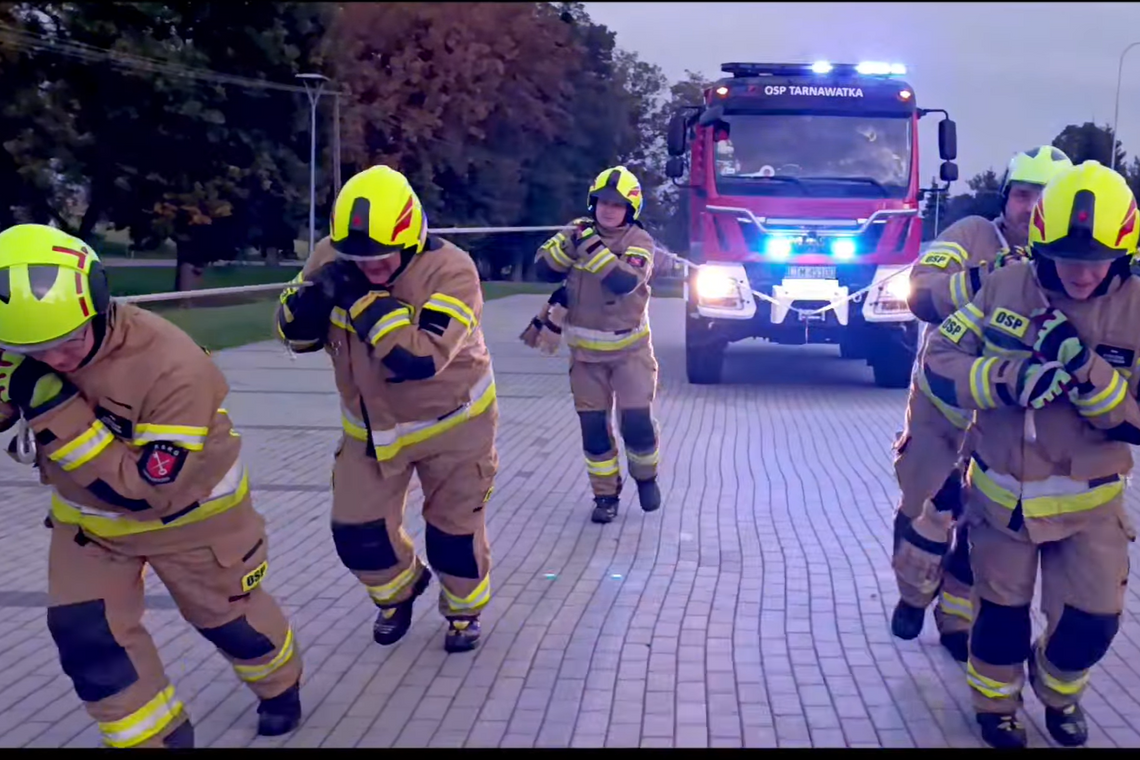 Każda złotówka przybliża Amelię do zdrowia. A dzięki takim ludziom jak strażacy z Tarnawatki, w tej walce nie jest sama.