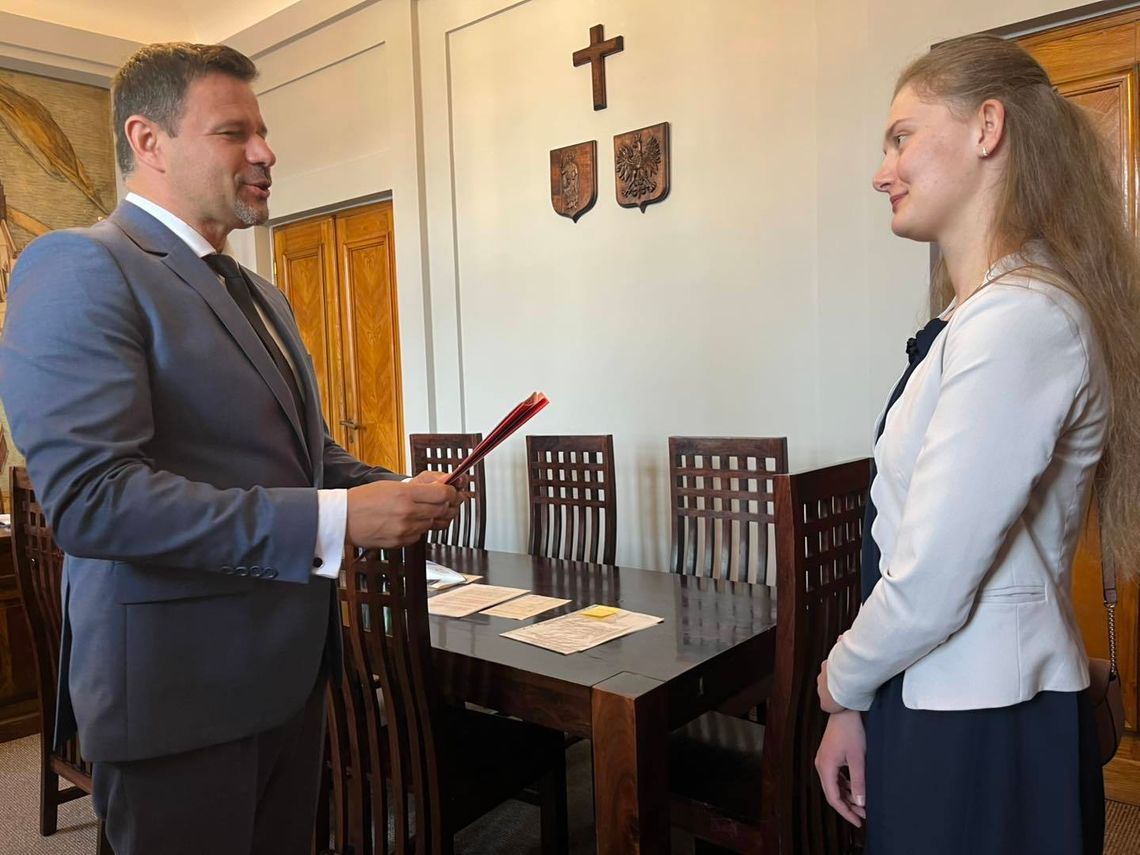 Emilia Ostrowska, uczennica Zespołu Szkół Ponadpodstawowych nr 5 im. Józefa Piłsudskiego w Zamościu, zajęła II miejsce w bloku Architektura Krajobrazu podczas finału centralnego Olimpiady Wiedzy i Umiejętności Rolniczych.