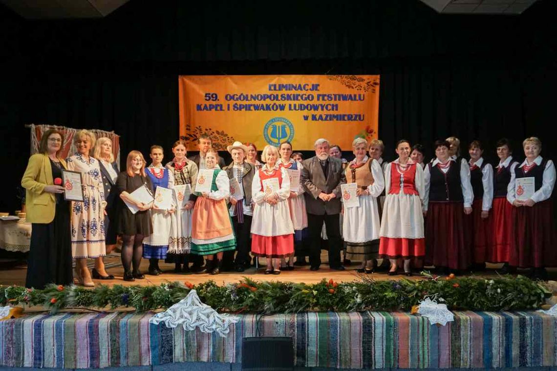 Na eliminacjach międzypowiatowych w Suścu wyłoniono śpiewaków, zespoły i solistów, którzy przeszli od półfinału.