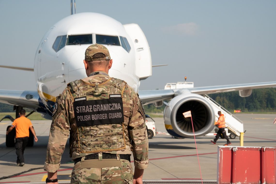 Świdnik: Żart o granacie zakończył podróż 19-latka jeszcze przed startem. Do tego dostał mandat Żart o granacie zakończył podróż 19-latka jeszcze przed startem.