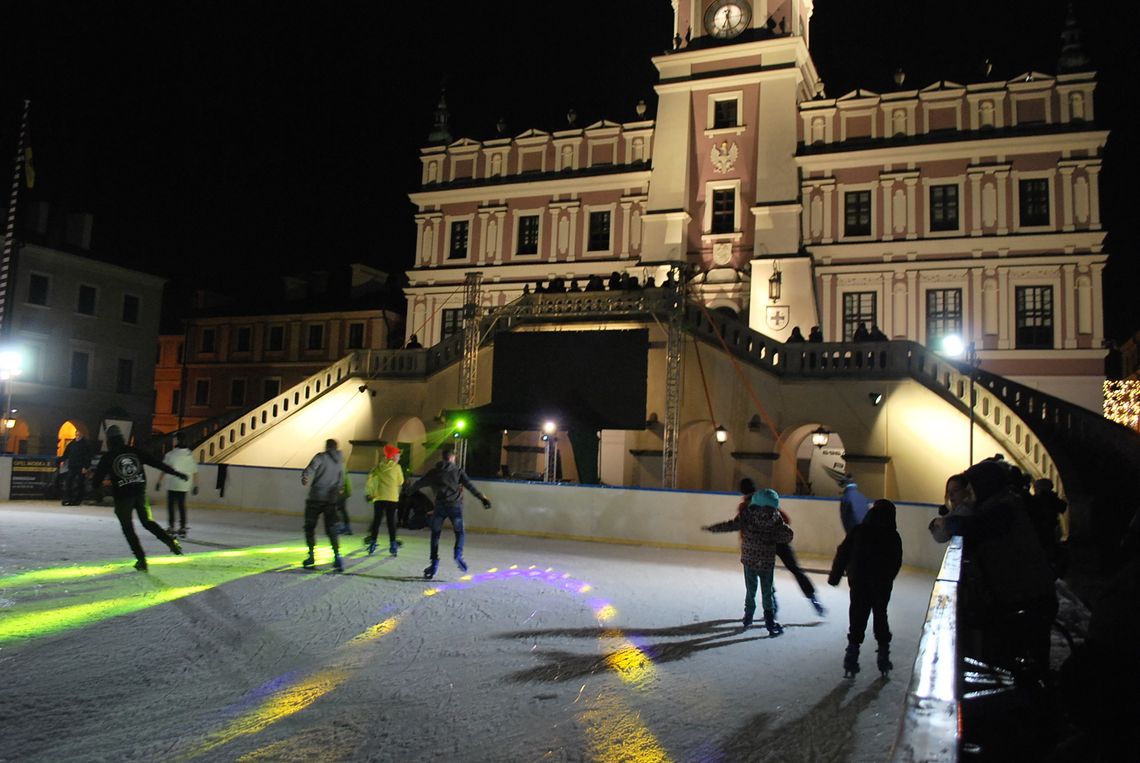 Świet(l)ny Początek Ferii w Zamościu. Niedzielne Lodowisko z disco (FOTOGALERIA I WIDEO) Świet(l)ny Początek Ferii w Zamościu. Niedzielne Lodowisko z disco (FOTOGALERIA I WIDEO)