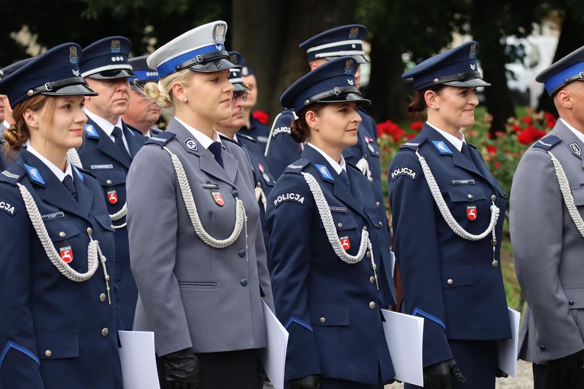Święto Policji w Zamościu. 96 awansów i jubileusz 100-lecia służby kobiet w Policji [ZDJĘCIA]