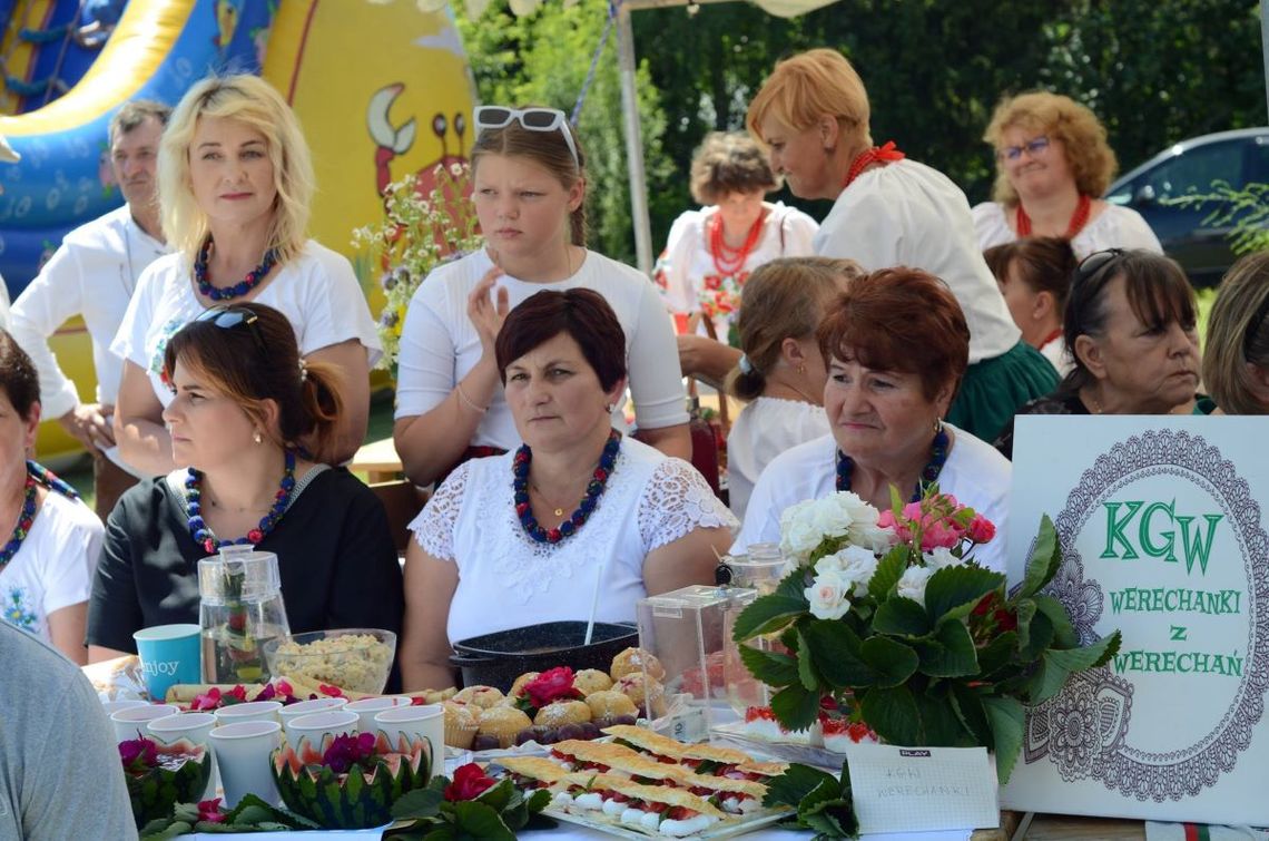 Podczas Święta Truskawki w Rachaniach można było spróbować regionalnych potraw.