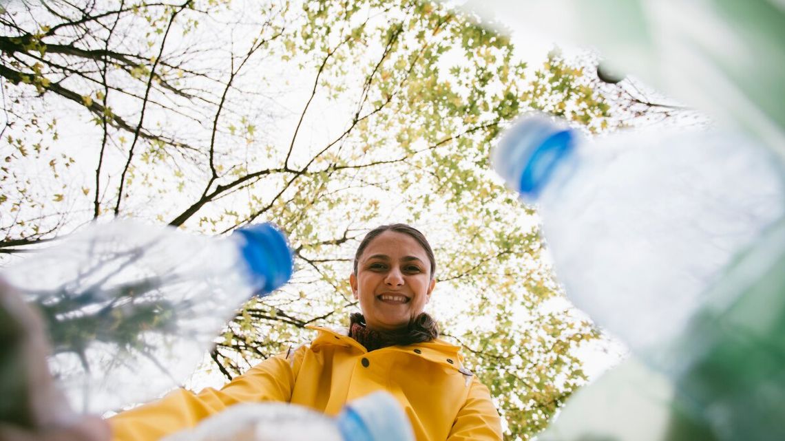 Awarie butelkomatów, bony zamiast pieniędzy, długie kolejki przy zwrocie opakowań. To tylko niektóre z zarzutów, jakie wielu z nas ma pod adresem systemu kaucyjnego.