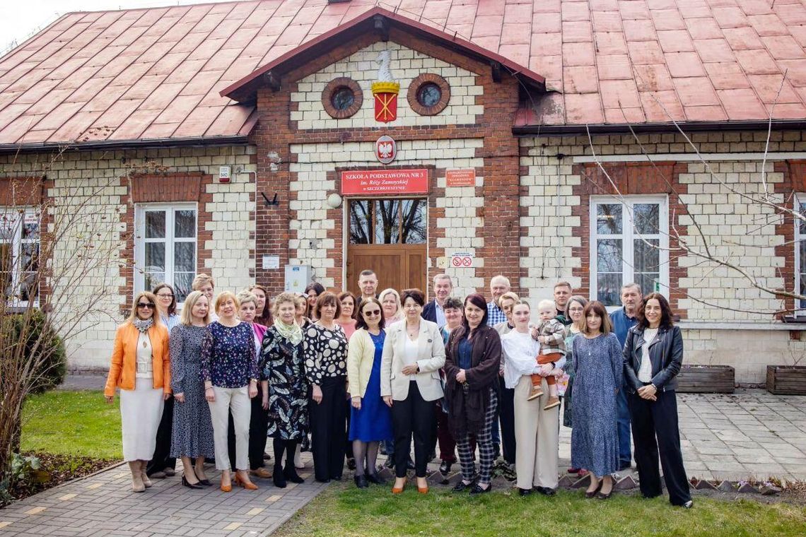 Szczebrzeszyn: Pod skrzydłami Róży. Jubileusz w ponadstuletniej szkole Szkoła Podstawowa nr 3 im. Róży Zamoyskiej w Szczebrzeszynie świętowała obchody jubileuszu 20-lecia nadania jej imienia Róży Zamoyskiej.