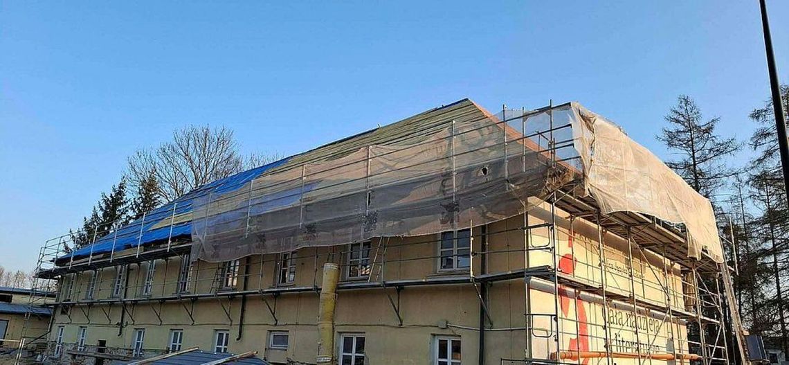 Obiekt przechodzi kompleksową modernizację, mającą na celu jego adaptację na potrzeby opieki długoterminowej dla Samodzielnego Publicznego Zespołu Opieki Zdrowotnej w Szczebrzeszynie