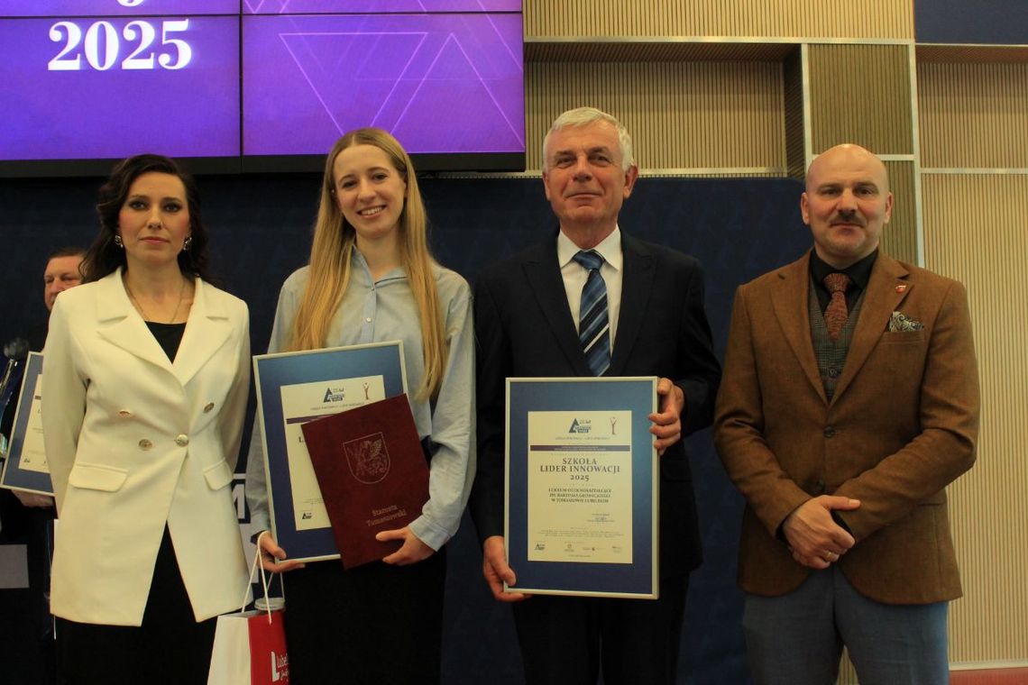 I Liceum Ogólnokształcące im. Bartosza Głowackiego w Tomaszowie Lubelskim otrzymało prestiżowe wyróżnienie w kategorii „Szkoła – Lider Innowacji”.