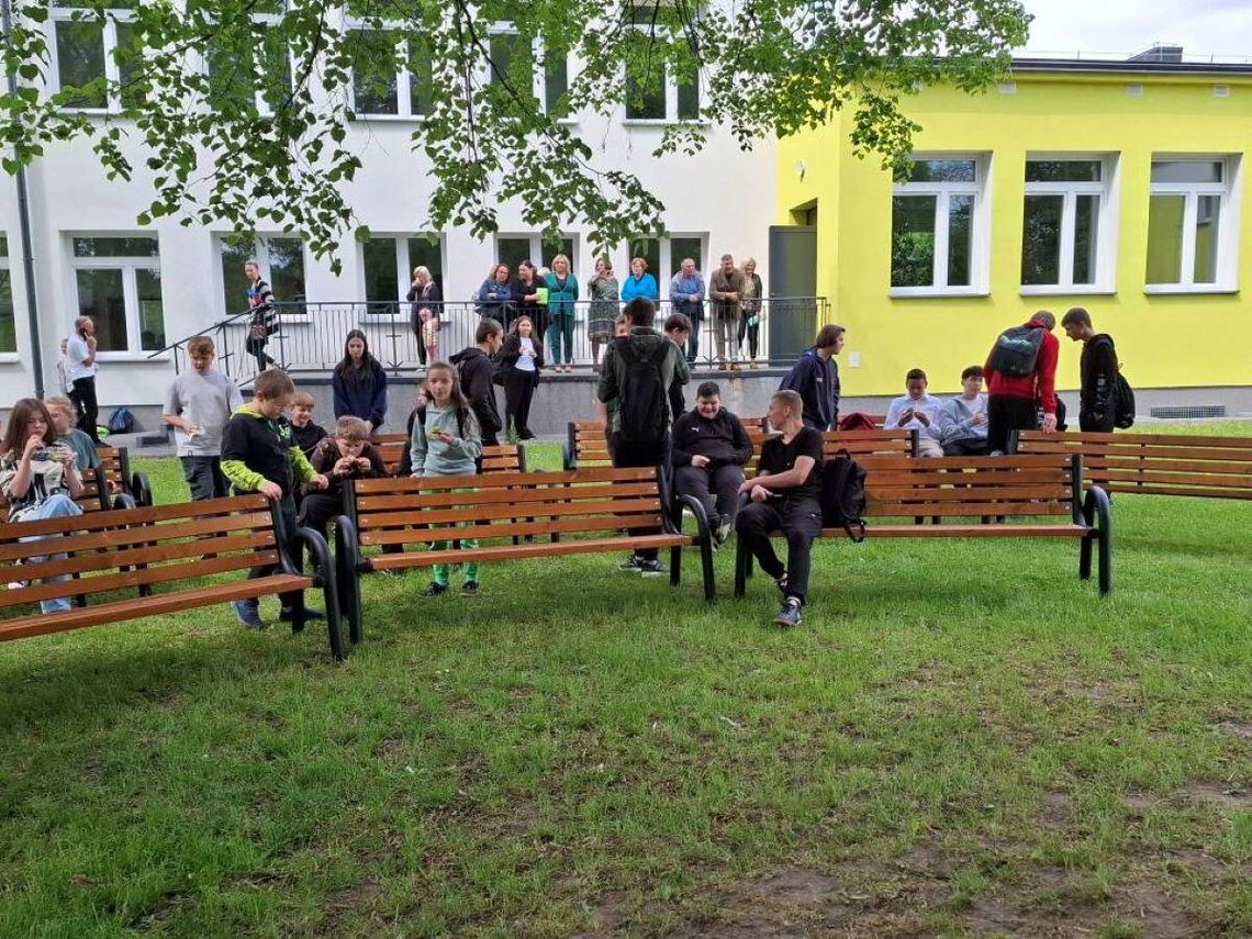 Szkoła w Ulhówku ma Zieloną Klasę. Dzieci będą miały lekcje na świeżym powietrzu 7 maja w Szkole Podstawowej w Ulhówku odbyło się uroczyste podsumowanie projektu edukacyjnego „Zielona Klasa”.