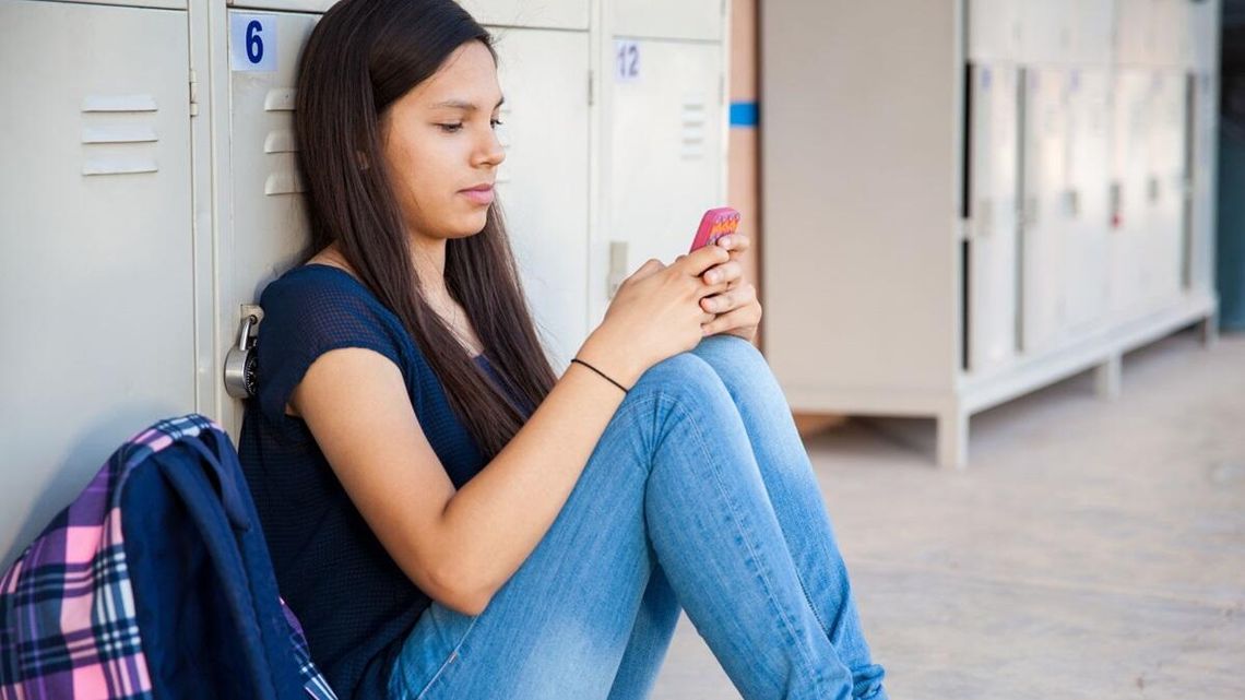 Ponad połowa szkół w Polsce wprowadziła już zakaz korzystania z telefonów komórkowych – wynika z badań Fundacji GrowSpace.