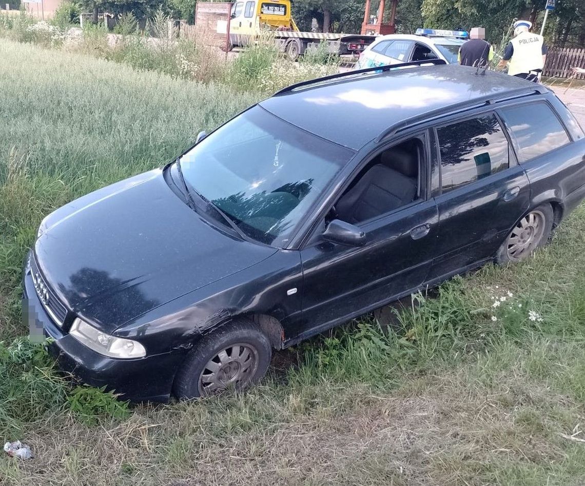 37-latek prowadził auto, mając ponad 2 promile alkoholu w organizmie. Co więcej, samochodem podróżowała jeszcze jego pijana żona oraz dwójka dzieci.