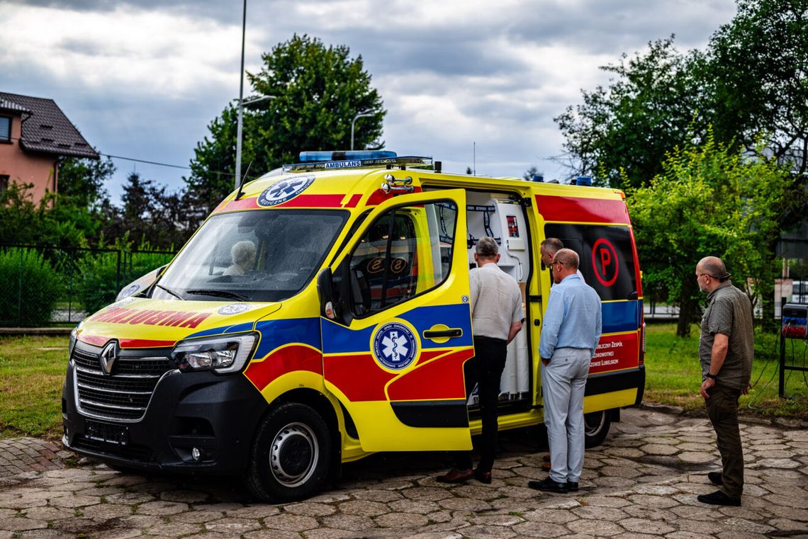 Szpital w Tomaszowie Lubelskim ma nową karetkę. Kosztowała ponad pół mln złotych