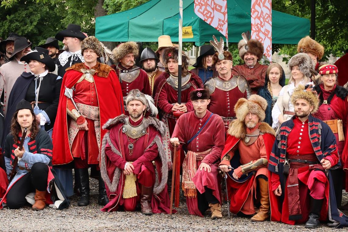 Rekonstuktorzy podczas oficjalnego otwarcia Szturmu Twierdzy Zamość 2025.