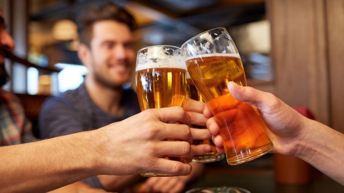 W 2024 roku statystyczny Polak wypił średnio 8,8 litra czystego alkoholu – wynika z najnowszych danych GUS.