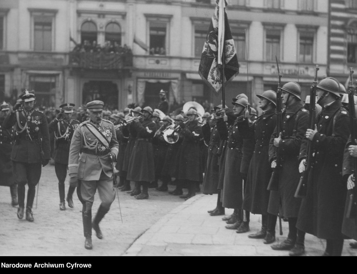 Tak przed wojną świętowano 11 listopada. Przegląd wojsk robił marszałek Piłsudski (zdjęcia)