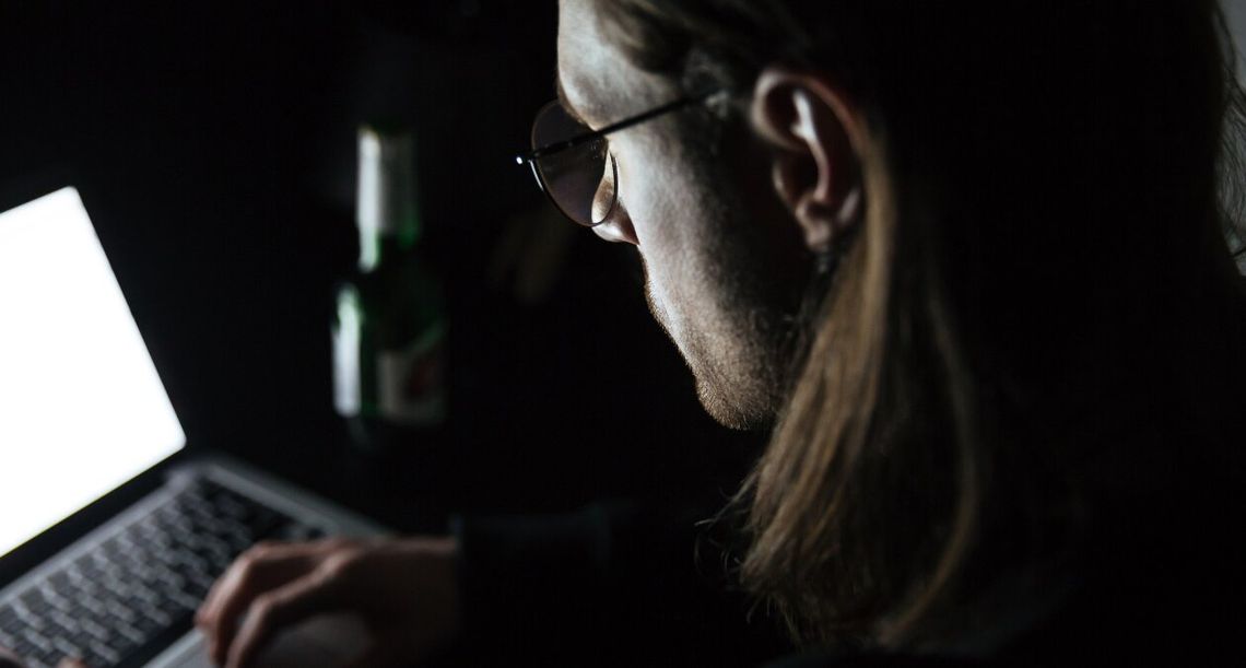 Tak przejmują konta WhatsApp. Cyberatak na Żabkę Oszuści podszywają się pod znajomych i proszą o głos w konkursie.