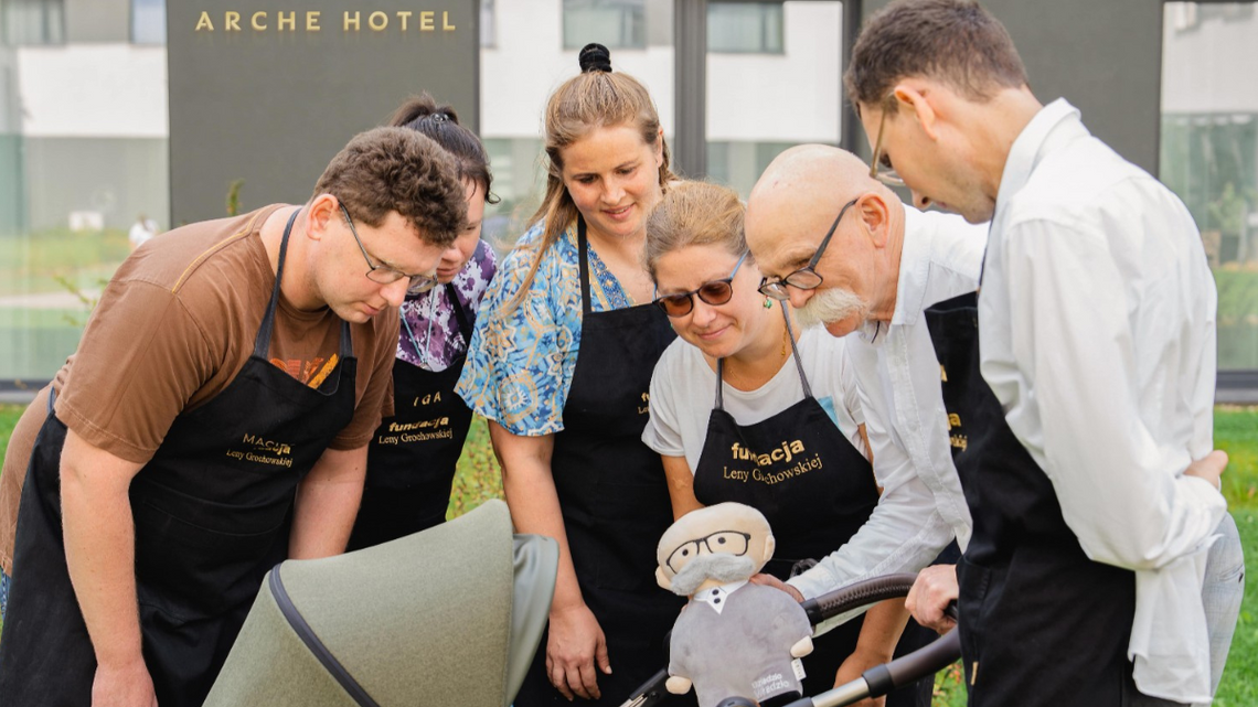 Polski przedsiębiorca uruchomił program, który ma zachęcić Polaków do posiadania potomstwa. „Zrób dziecko w hotelach Arche” – zachęca firma w komunikacie.