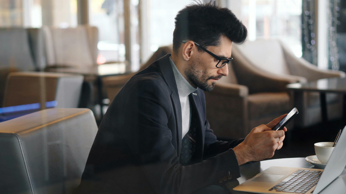 Takich reklam już nie zobaczysz na Facebooku i Instagramie. Zemsta na politykach . Nie będzie można na nich umieszczać reklam z określonym przekazem i konkretnego rodzaju.