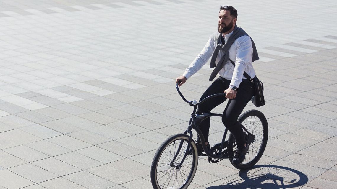 Tankowanie boli. Polacy przesiadają się na gravele i e-bike’i Transport kosztuje nas coraz więcej. Żeby zminimalizować koszty, szukamy innych rozwiązań niż auto. Dla wielu z nas są nim rowery, które szybko zyskują na popularności.