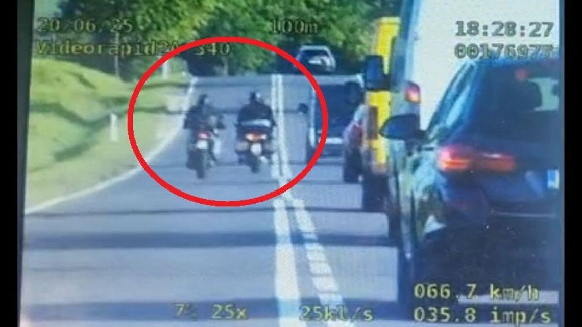 Wysokimi mandatami zakończyła się brawurowa jazda dwóch motocyklistów na DK 17.