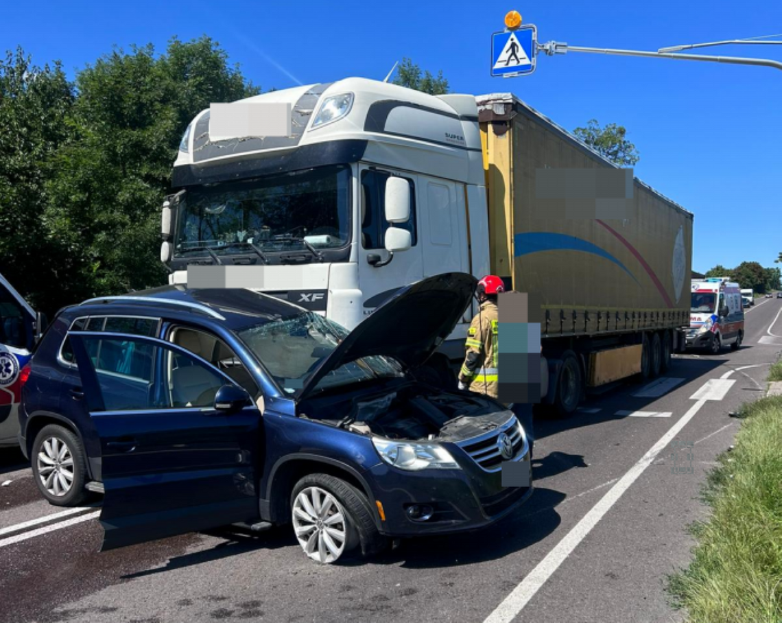 Zderzenie osobówki z ciężarówką w Tarnawatce-Tartak.