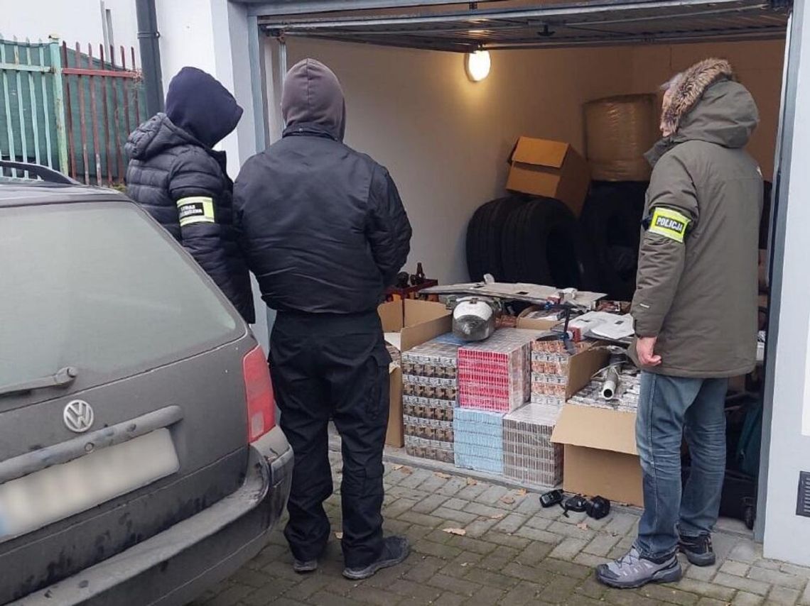 Te papierosy przyleciały do nas balonami Kierowca pojazdu przewoził w bagażniku nielegalne papierosy z białoruską akcyzą, a w garażu miał dodatkowe paczki papierosów.