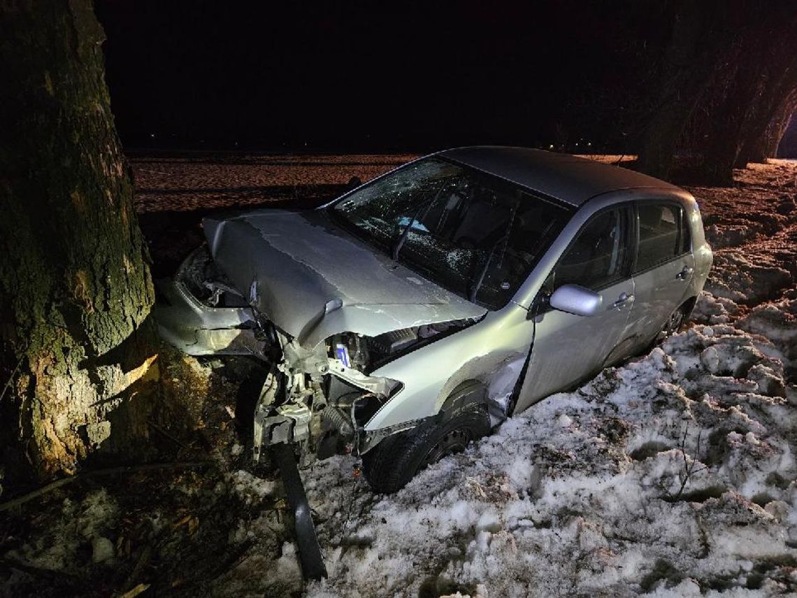 W Telatynie na ul. Klonowej kierująca Golfem, 50-latka z gm. Telatyn, zderzyła się z Toyotą, którą wyprzedzała, a następnie z Seatem jadącym z przeciwnego kierunku.